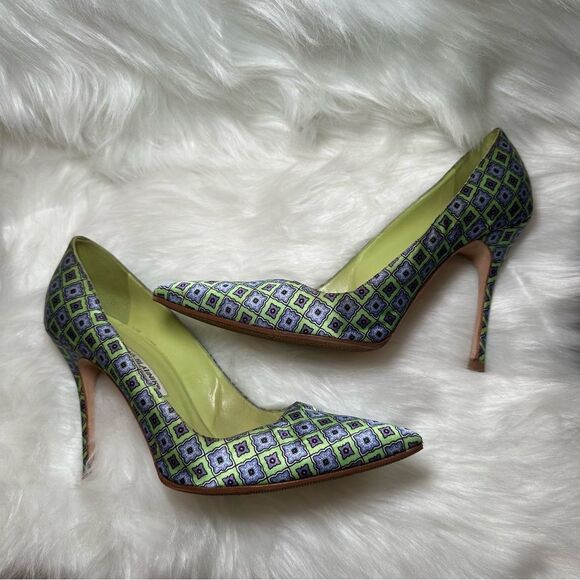 Vintage Manolo Blahnik Pumps - Picture 9 of 10